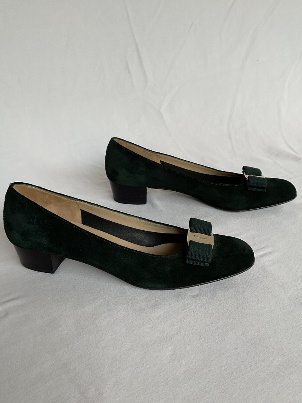 Salvatore Ferragamo Dark Green Suede Pump with Bow – US 9 AAAA Super Narrow - Picture 3 of 7